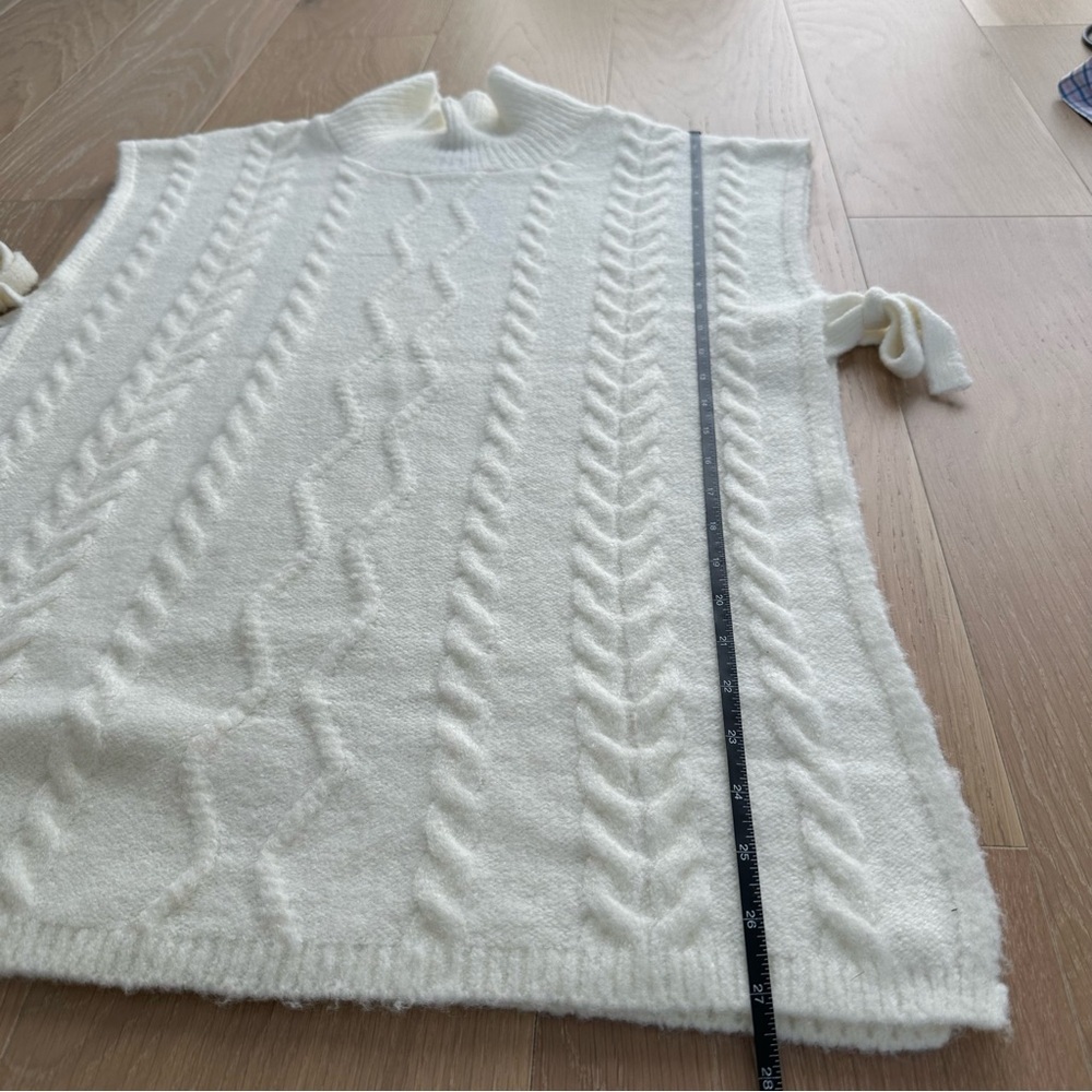 Steve Madden Cream Cable Knit Sleeveless Sweater Vest Layer Warm Cozy Top Medium - Picture 10 of 12